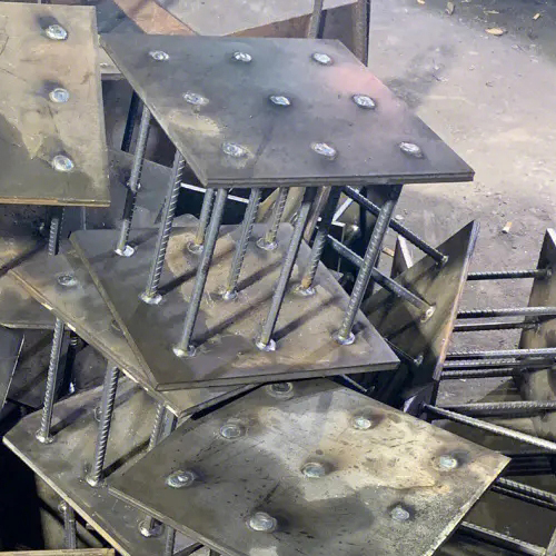 在确定巢湖预埋件位置时，需要考虑以下几点